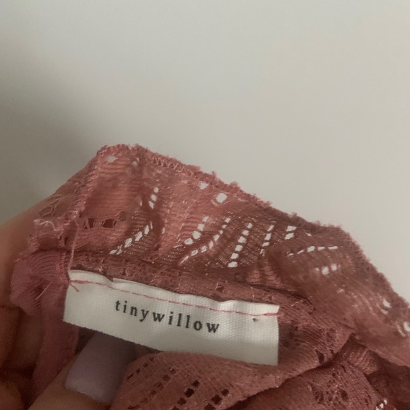 Cute lace top with puff sleeves (2 for 20$) - Picture 4 of 4